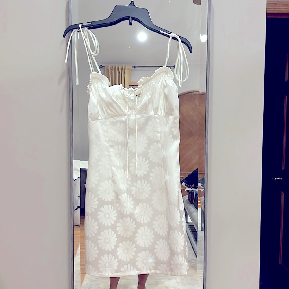 NWT Beautiful Chaos Junior dress. Poly/spandex Medium in white jacquard.